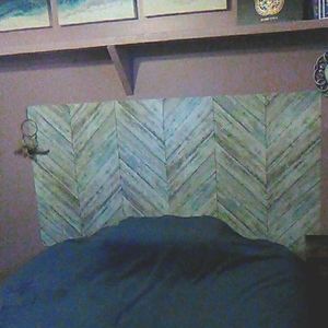 Vinyl peel and stick wallpaper